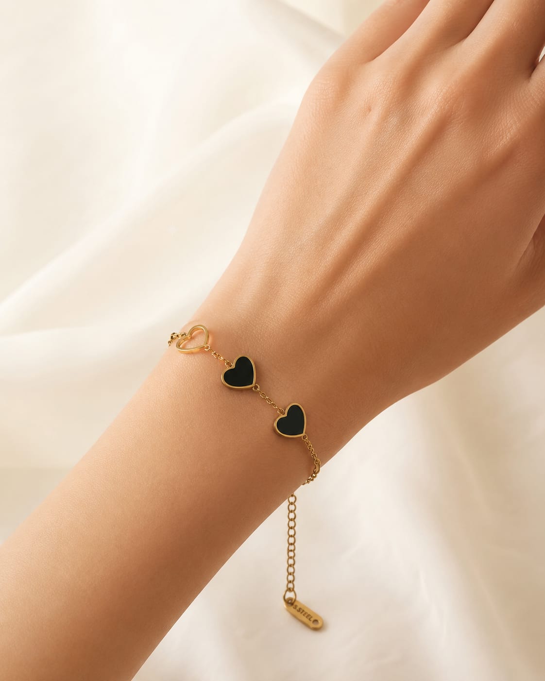 Afazeen Luxe Black Heart Charm Bracelet